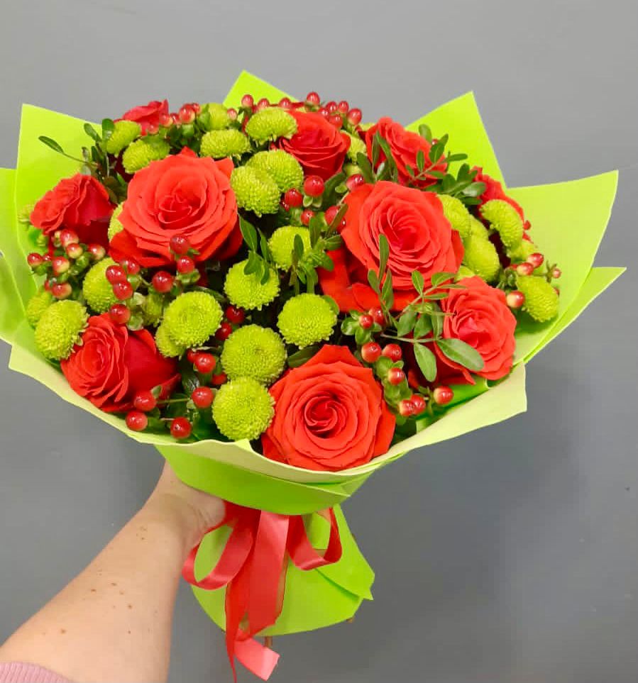 Букет цветов из: Хризантемы и Розы в Гостилицы