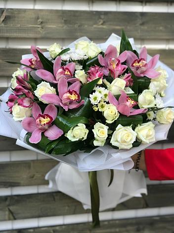 Букет цветов из: Розы и Хризантемы в Гостилицы