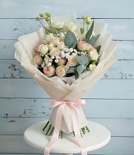 Букет цветов из:  Розы и Лизиантусы в Гостилицы