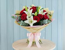 Букет цветов из:  Лилии и Розы в Гостилицы