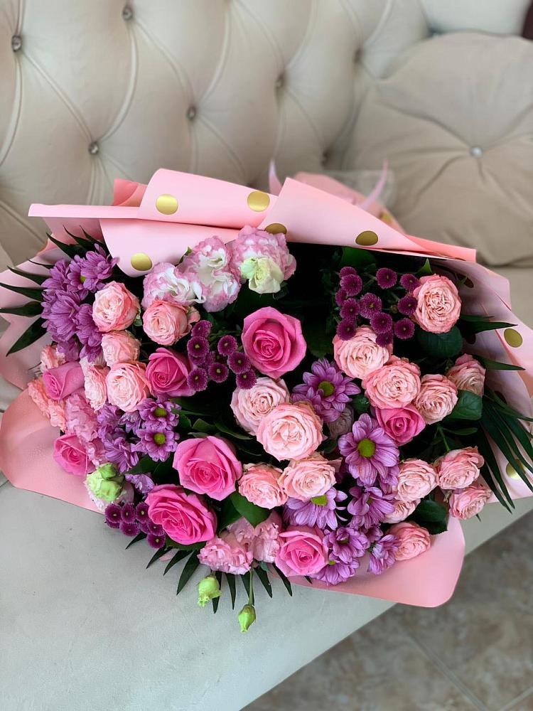 Букет цветов из: Хризантемы, Розы и Лизиантусы в Гостилицы