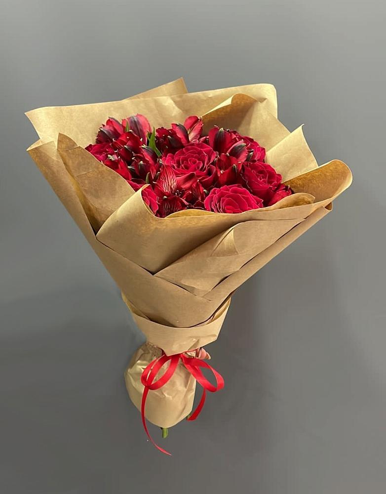 Букет цветов из: Альстромерии и Розы в Гостилицы