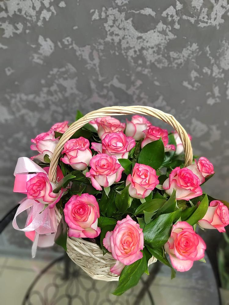 Цветочная композиция из Розы в корзине в Гостилицы