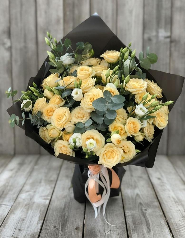 Букет цветов из: Розы и Лизиантусы в Гостилицы