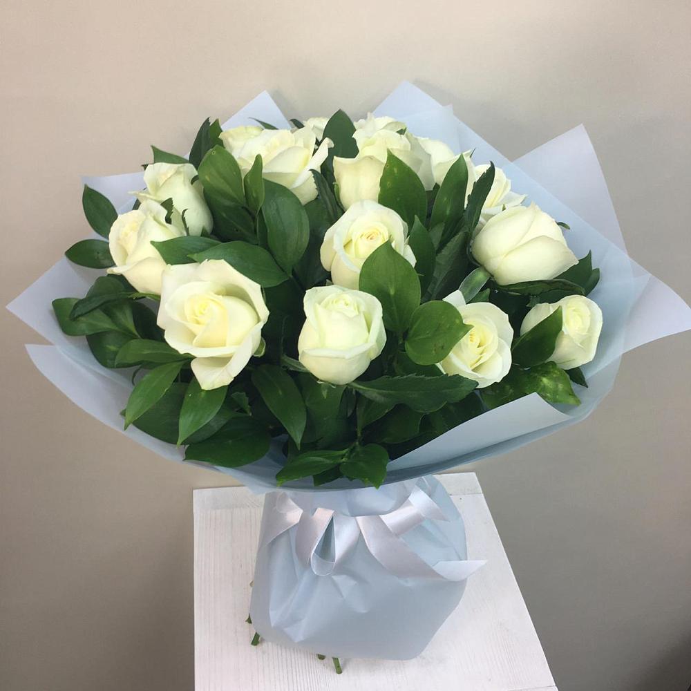 Букет 15 Белых роз Проуд в Гостилицы
