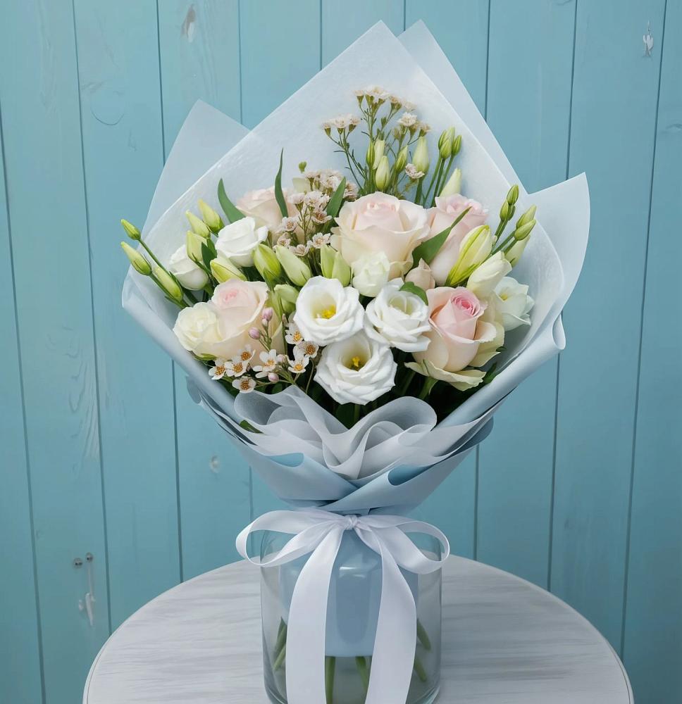 Букет цветов из: Розы и Лизиантусы в Гостилицы