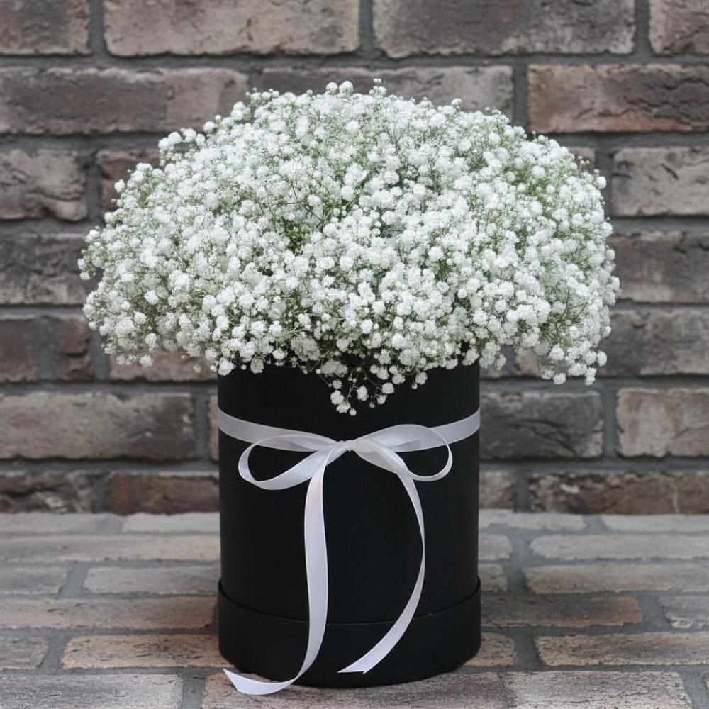 Цветочная композиция из Гипсофила в шляпной коробке в Гостилицы