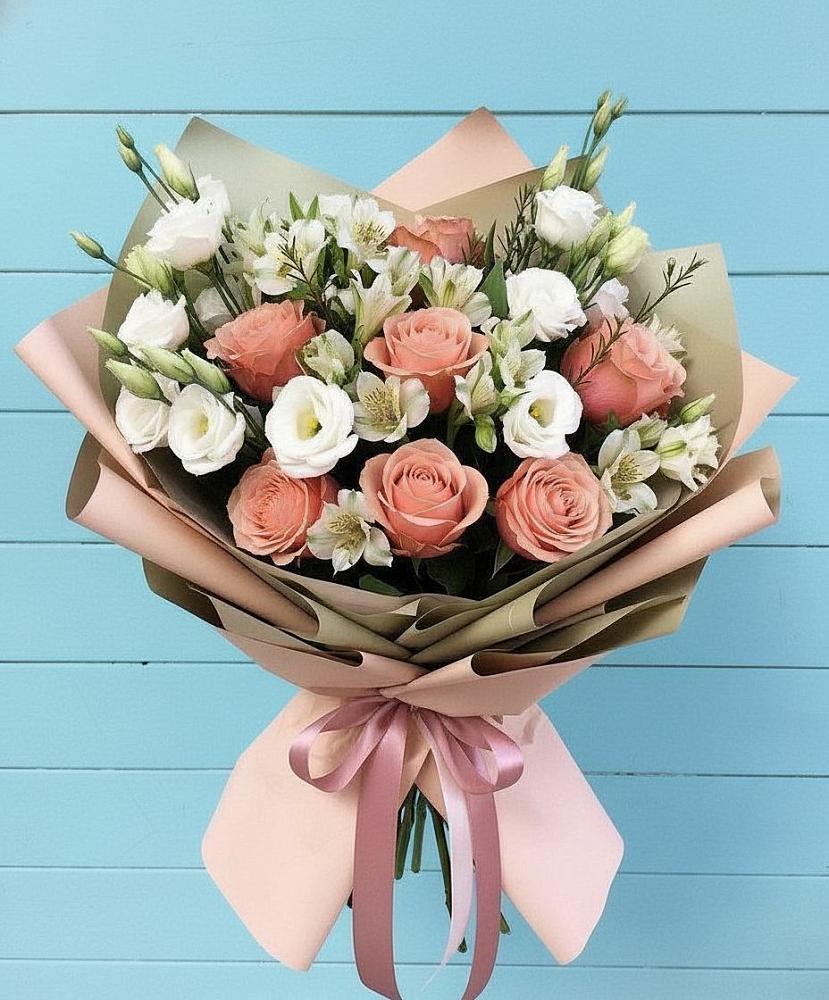 Букет цветов из: Розы, Альстромерии и Лизиантусы в Гостилицы