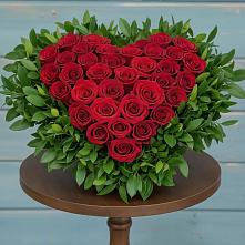 Цветочная композиция из Розы в виде сердца в Гостилицы