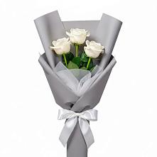 Букет 3 белые розы в Гостилицы