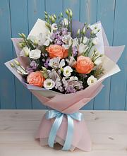 Букет цветов из:  Лизиантусы, Розы, Альстромерии и Гипсофила в Гостилицы
