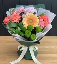Букет цветов из:  Гвоздики, Розы, Герберы и Хризантемы в Гостилицы