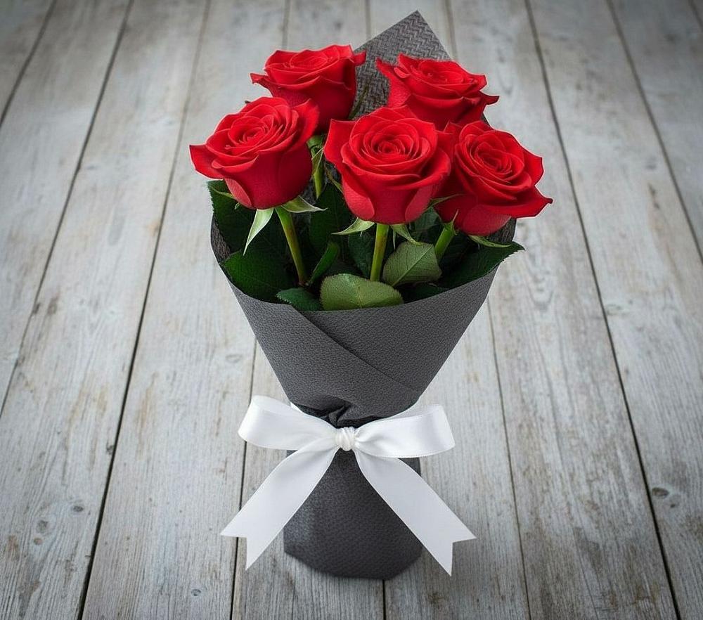 Букет 5 Красных роз Эдлесс Лав в Гостилицы