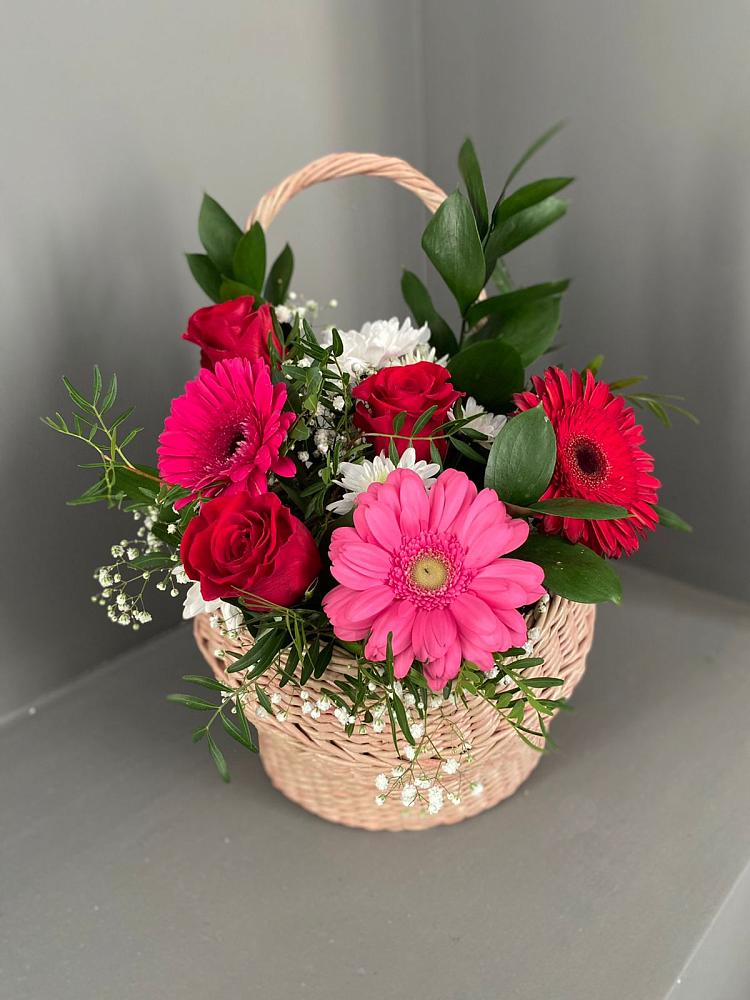 Цветочная композиция из Розы, Хризантемы и Герберы в корзине в Гостилицы