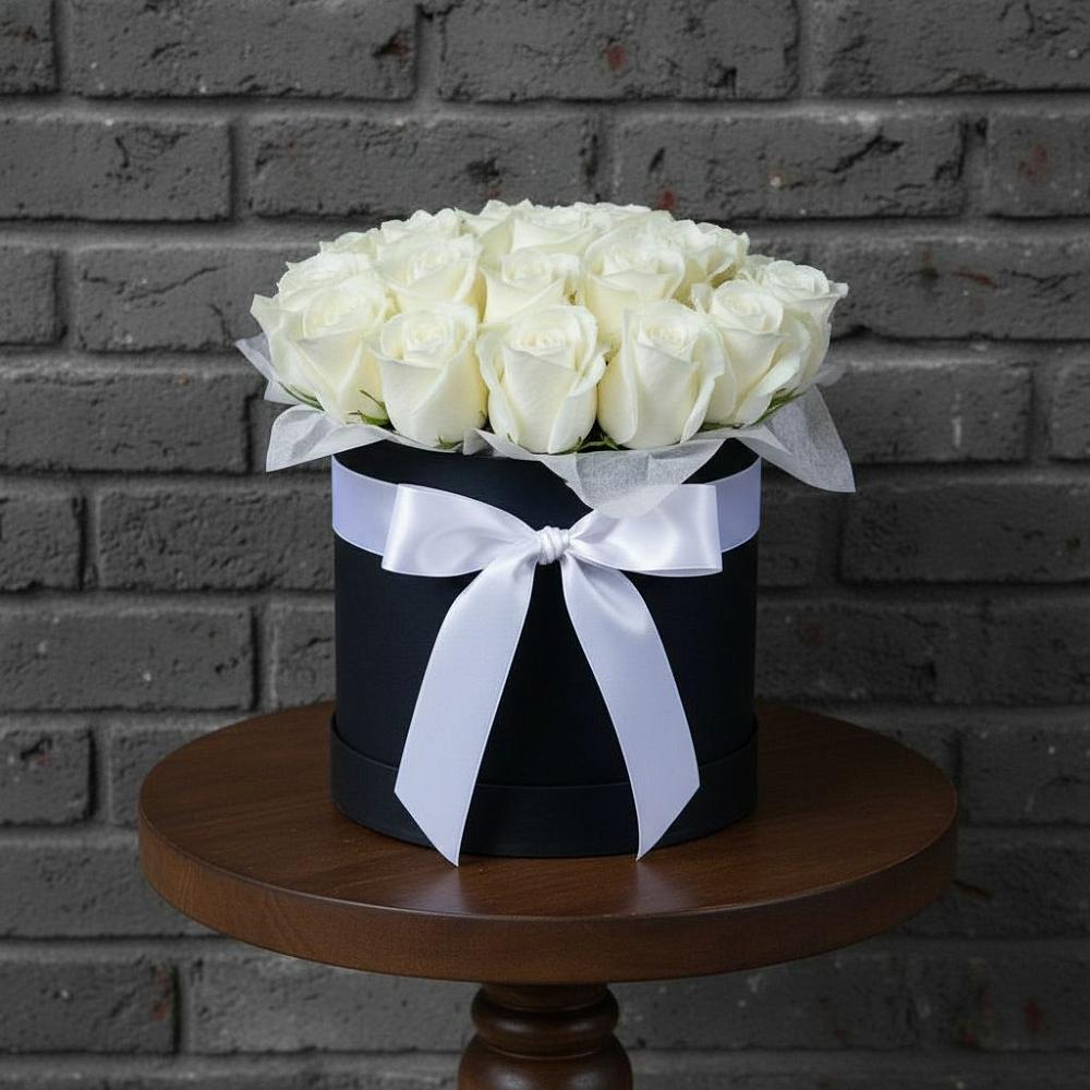 Цветочная композиция из Розы в шляпной коробке в Гостилицы