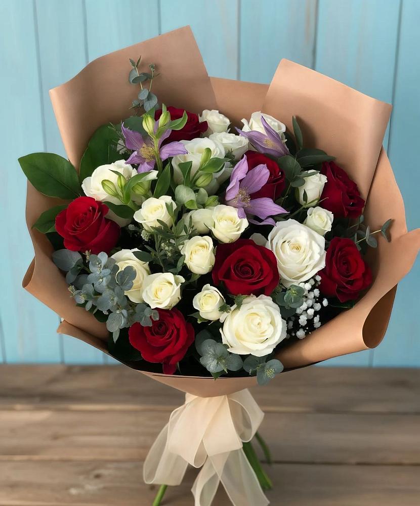 Букет цветов из: Розы и Альстромерии в Гостилицы