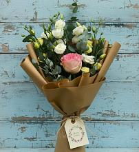 Букет цветов из:  Розы и Лизиантусы в Гостилицы