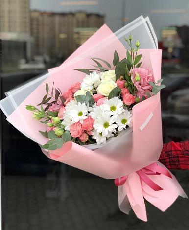 Букет цветов из: Розы, Лизиантусы и Хризантемы в Гостилицы