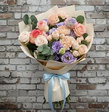 Букет цветов из:  Розы, Лизиантусы и Гвоздики #REPLACE_PRED# Гостилицы