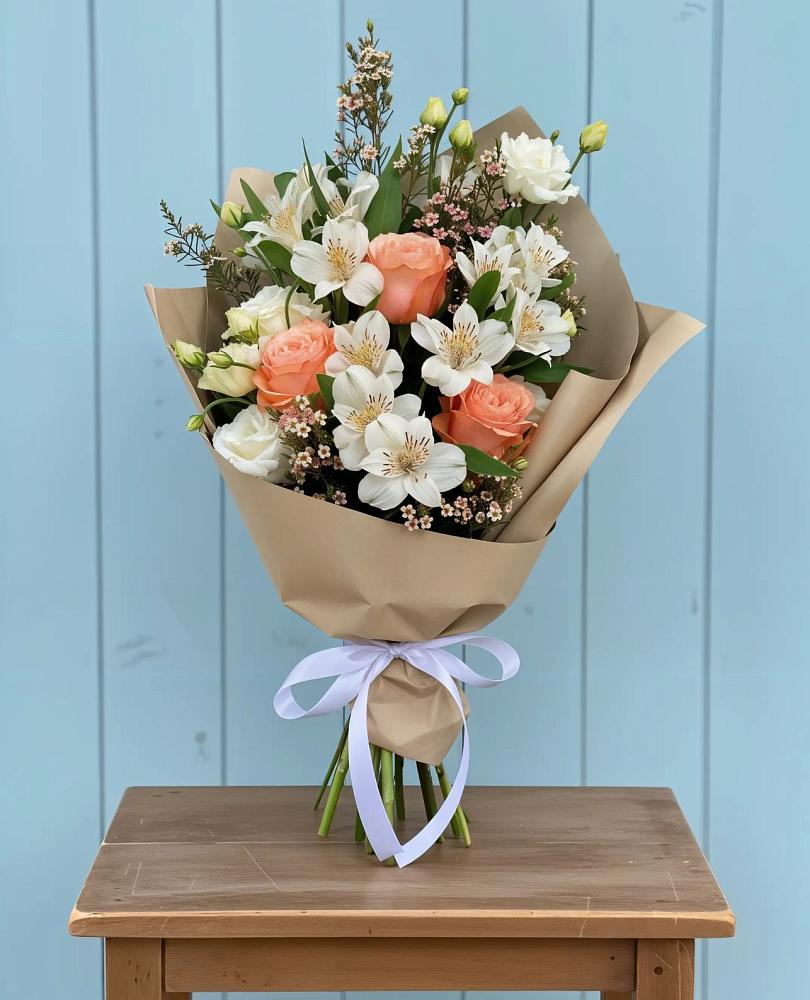 Букет цветов из: Альстромерии, Лизиантусы, Розы и Хризантемы в Гостилицы